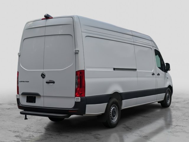 Vehicle image 5 of 32