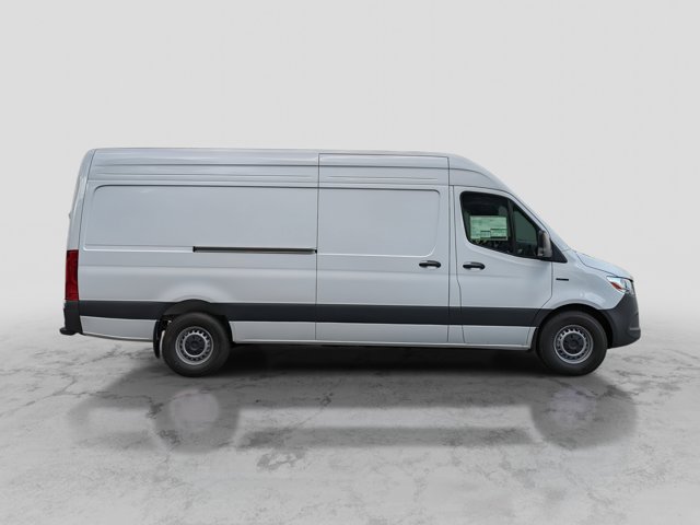 Vehicle image 4 of 32