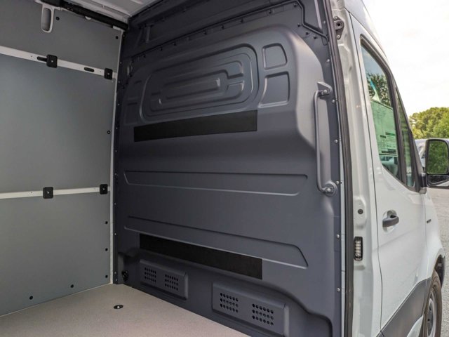 Vehicle image 22 of 32