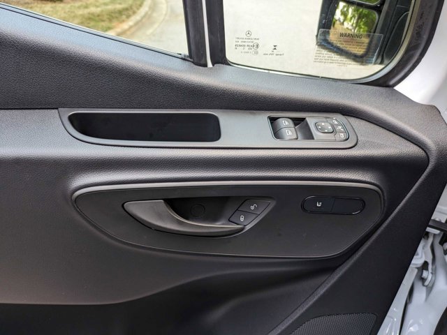Vehicle image 18 of 32