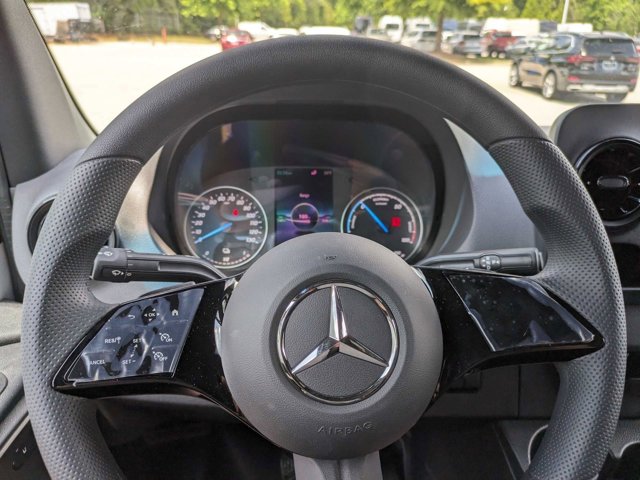 Vehicle image 10 of 32