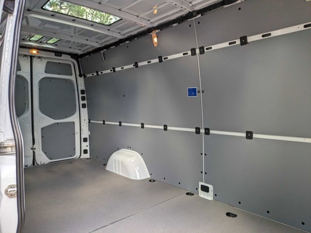 Vehicle image 21 of 32