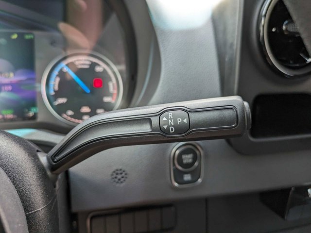 Vehicle image 13 of 32