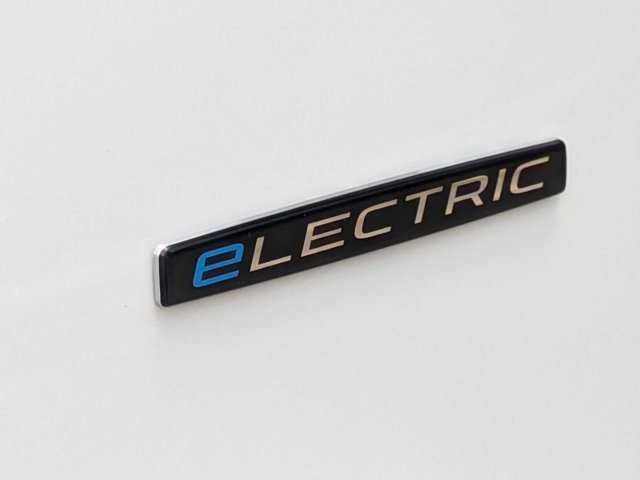 Vehicle image 26 of 32