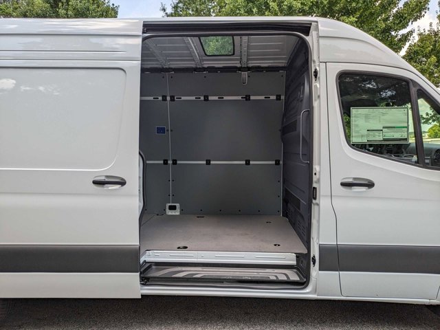 Vehicle image 20 of 32