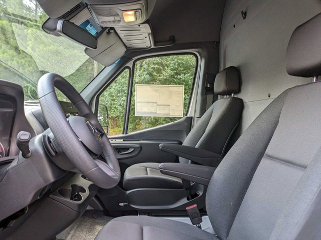 Vehicle image 16 of 32