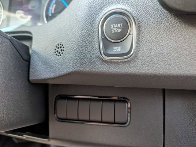 Vehicle image 14 of 32