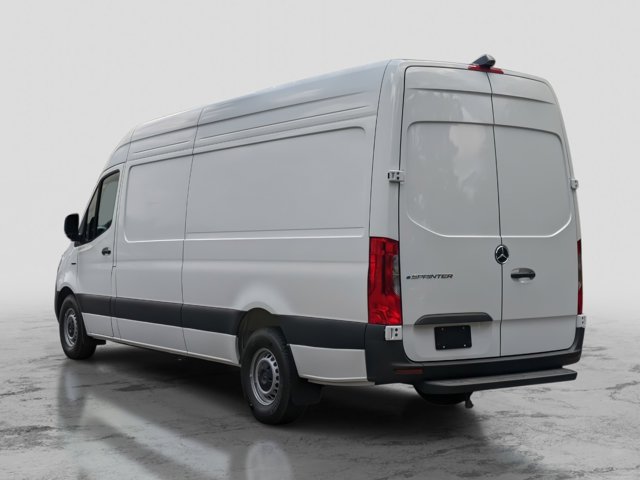Vehicle image 7 of 32