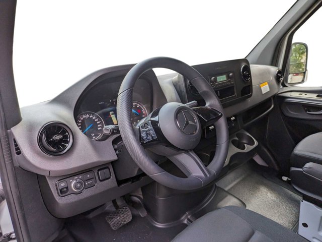 Vehicle image 9 of 32