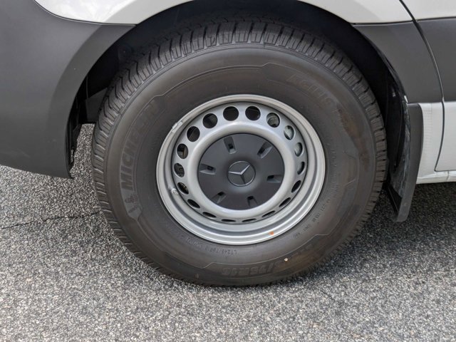 Vehicle image 31 of 32