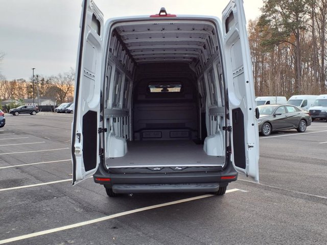 2024 Mercedes-Benz eSprinter Cargo Van Base Image 16 of 25