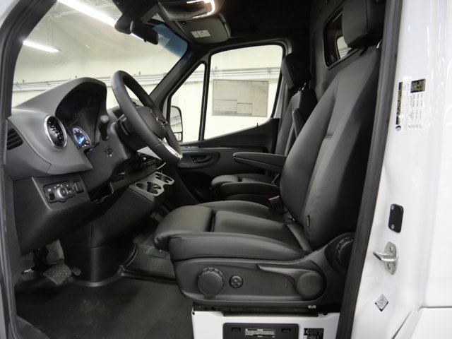 Vehicle image 12 of 16
