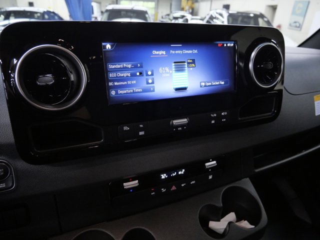 Vehicle image 14 of 16