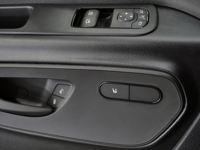 Vehicle image 16 of 16
