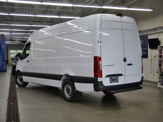 Vehicle image 4 of 16