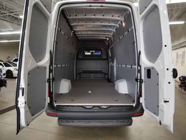 Vehicle image 11 of 16