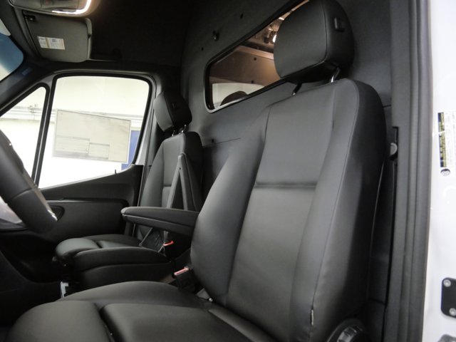 Vehicle image 13 of 16