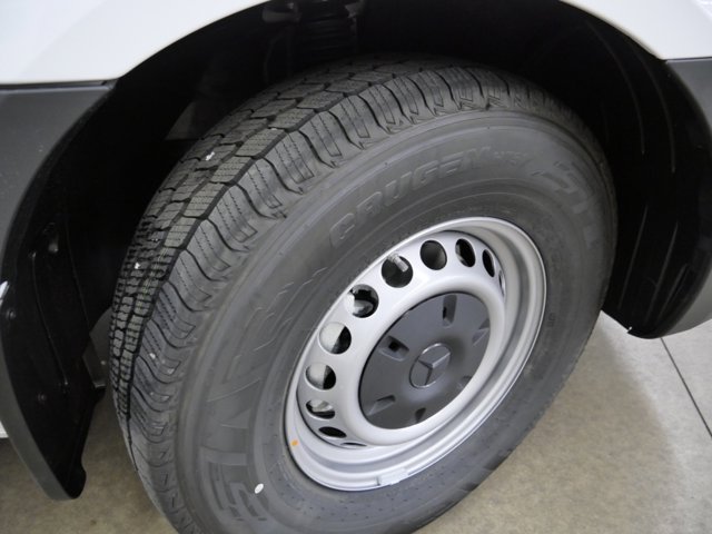Vehicle image 6 of 16