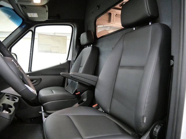 Vehicle image 15 of 20