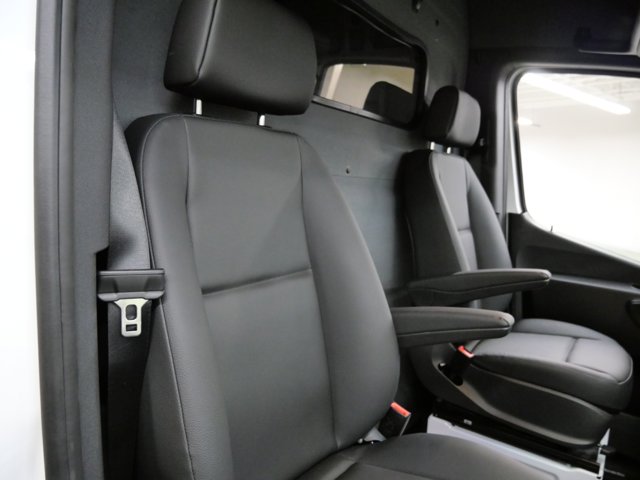 Vehicle image 9 of 20