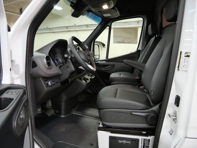 Vehicle image 14 of 20