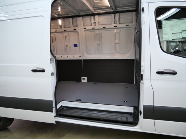 Vehicle image 10 of 20