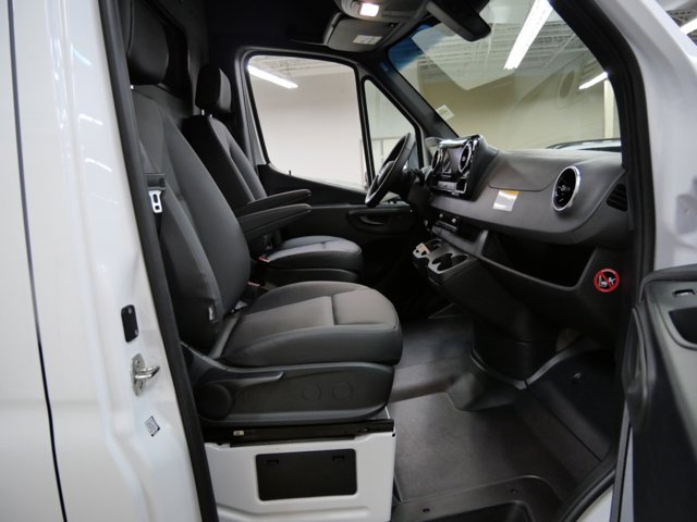 Vehicle image 8 of 20