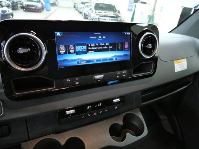 Vehicle image 16 of 20