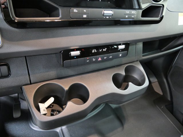 Vehicle image 17 of 20