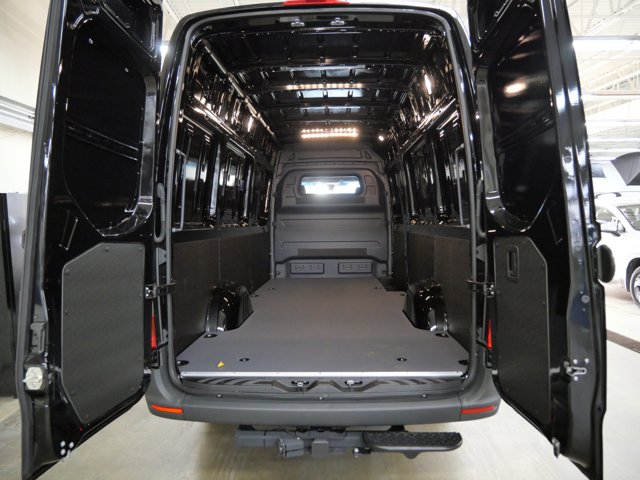 Vehicle image 12 of 18