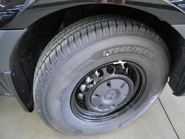 Vehicle image 7 of 18