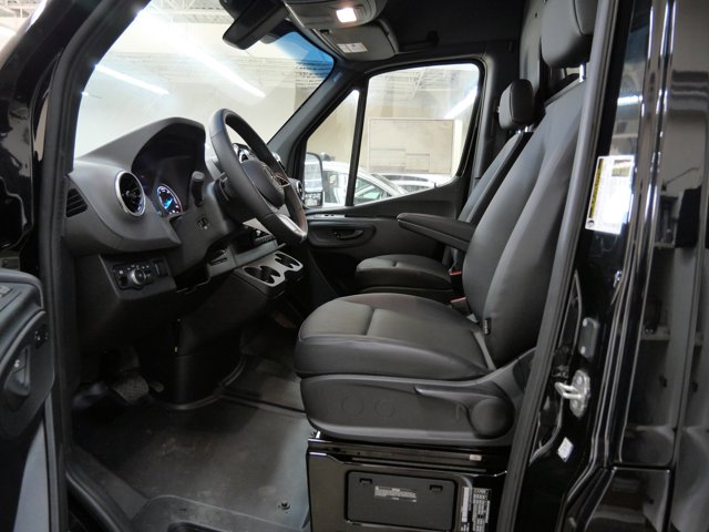 Vehicle image 15 of 18
