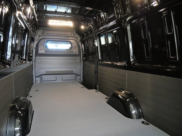 Vehicle image 13 of 18