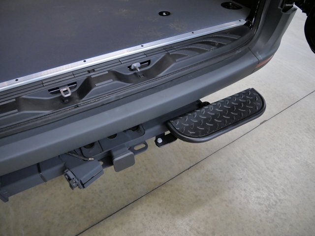 Vehicle image 14 of 18