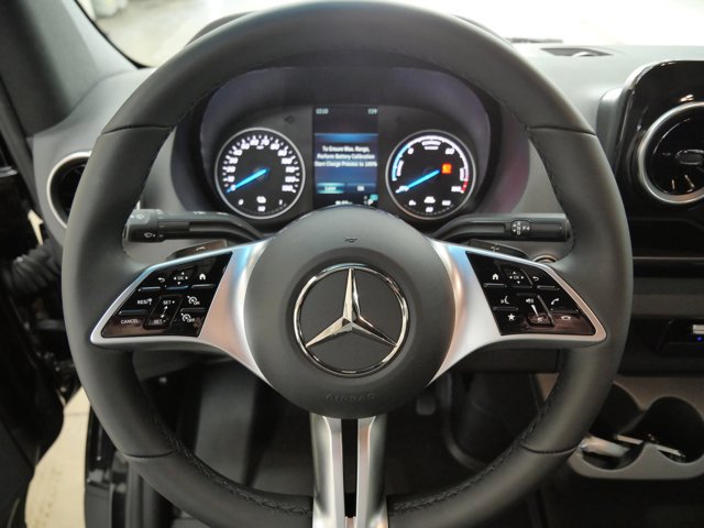 Vehicle image 17 of 18