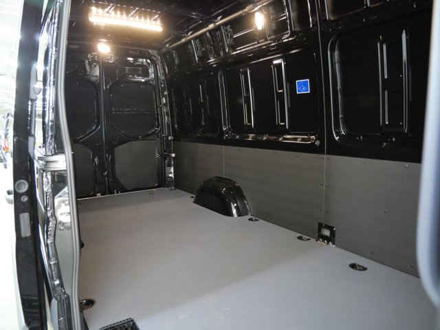 Vehicle image 11 of 18