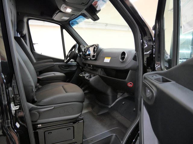 Vehicle image 8 of 18