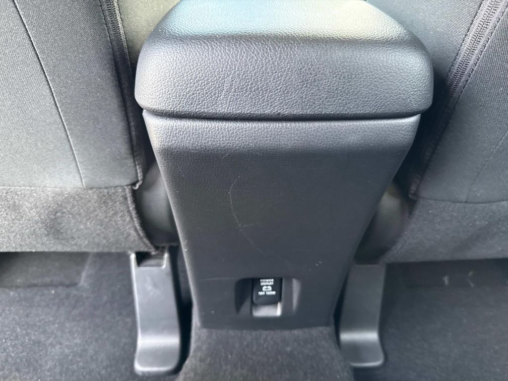 Vehicle image 17 of 42