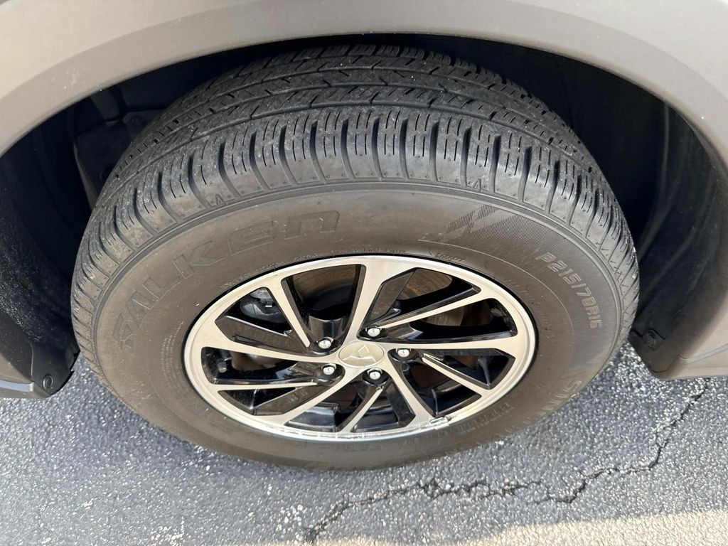 Vehicle image 10 of 42