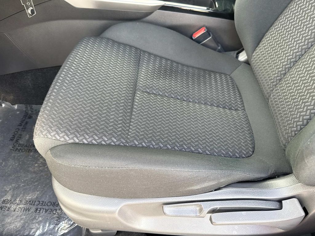 Vehicle image 23 of 42
