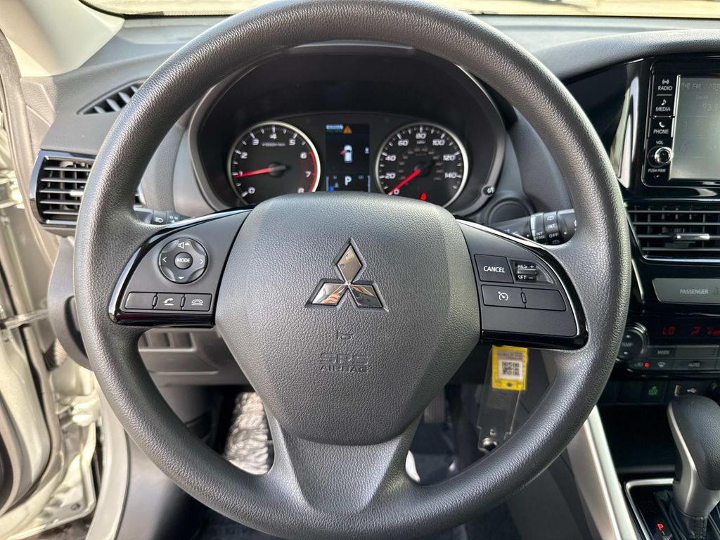 Vehicle image 34 of 42