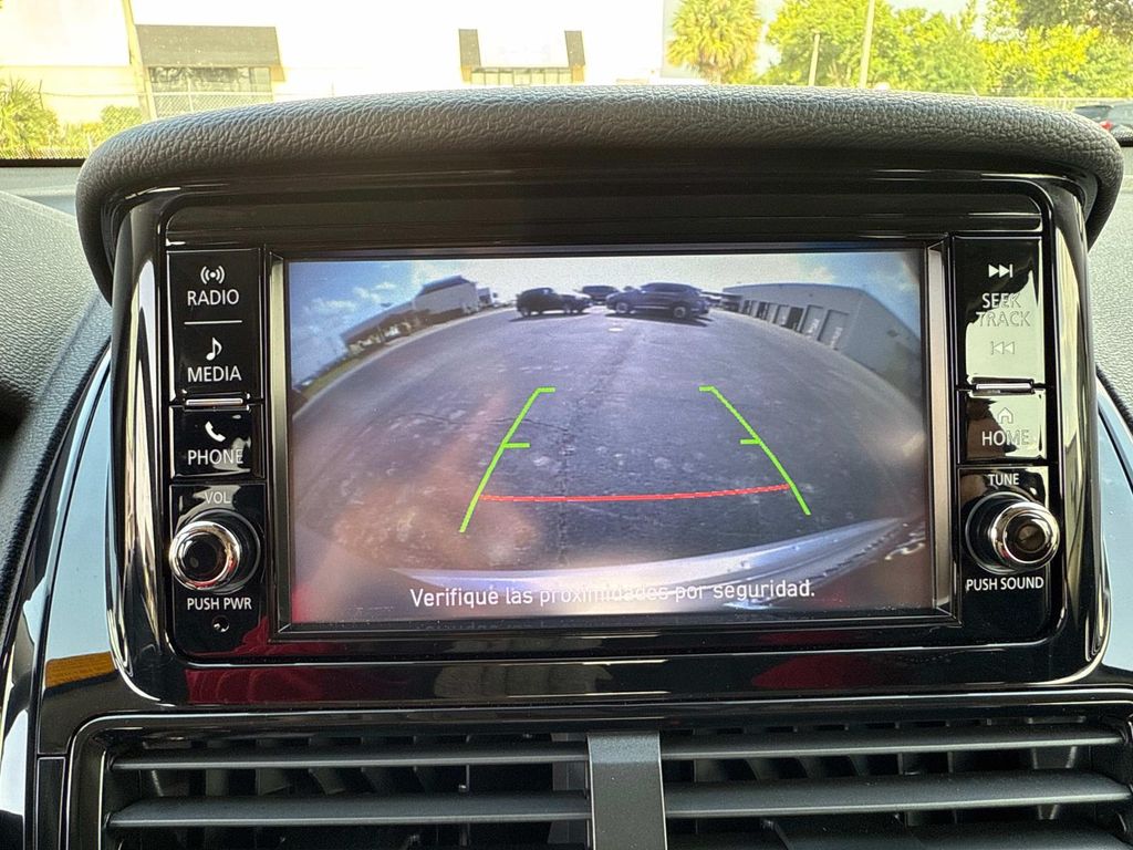 Vehicle image 26 of 42