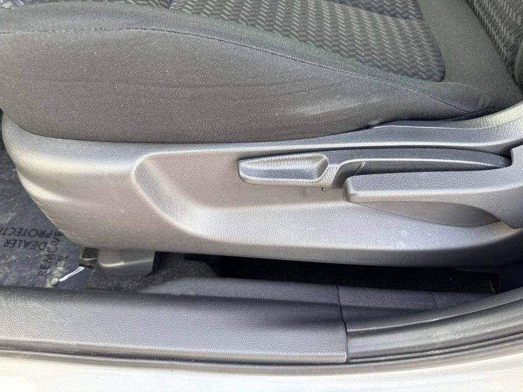 Vehicle image 21 of 42