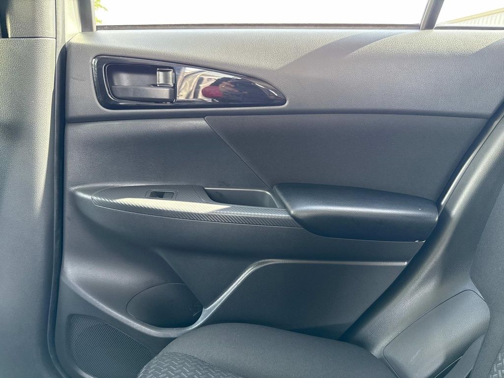 Vehicle image 15 of 42