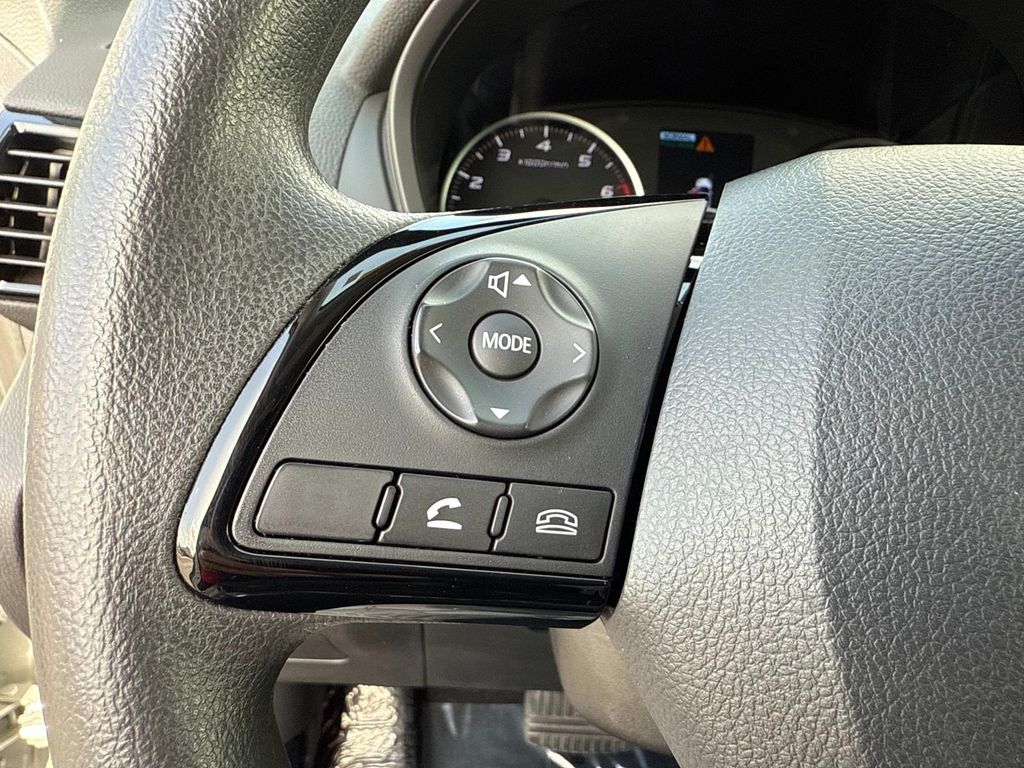 Vehicle image 32 of 42