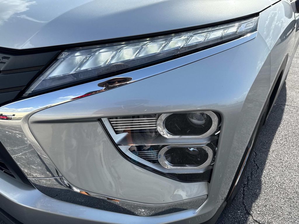 Vehicle image 9 of 42