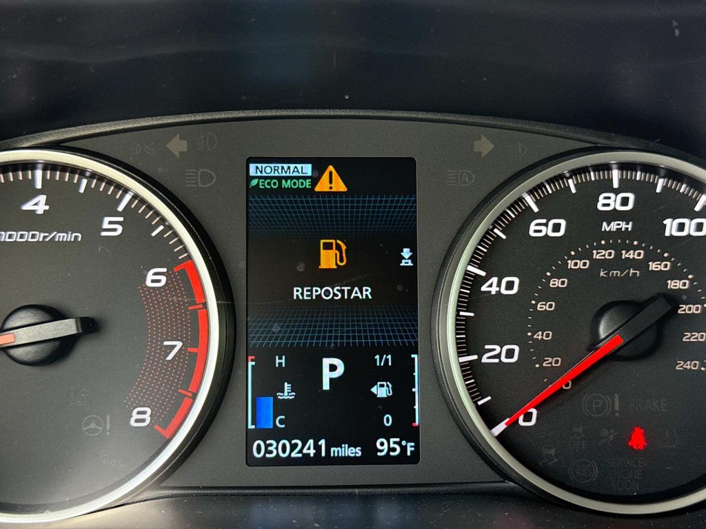 Vehicle image 31 of 42