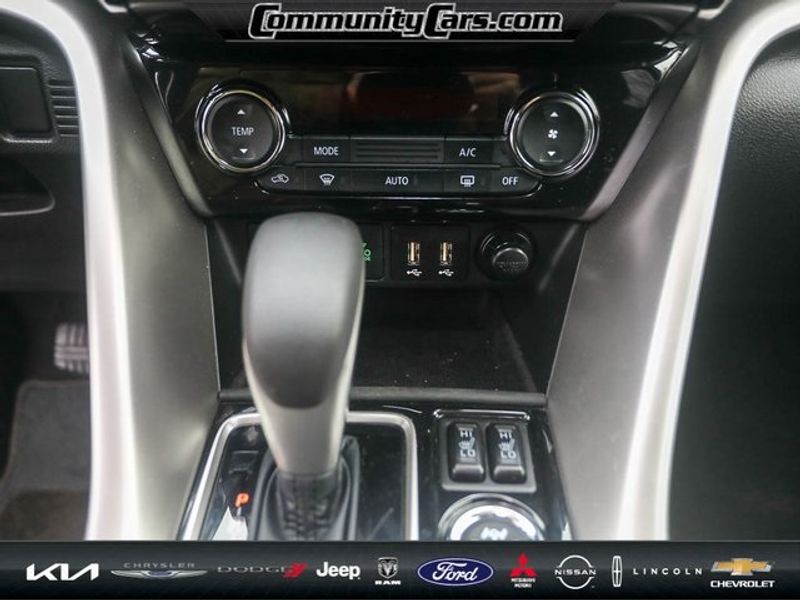 Vehicle image 17 of 31