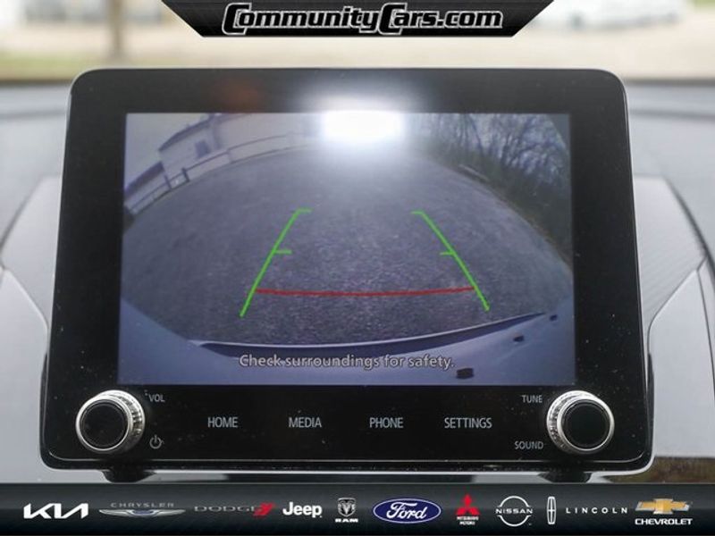 Vehicle image 16 of 31