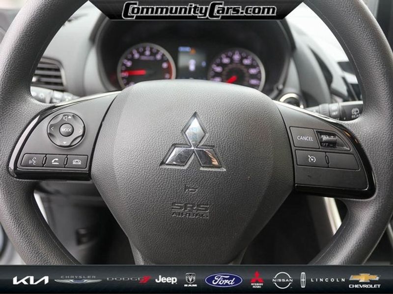 Vehicle image 14 of 31